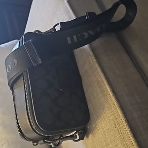 CoachWYATT CROSSBODY IN SIGNATURE CANVAS